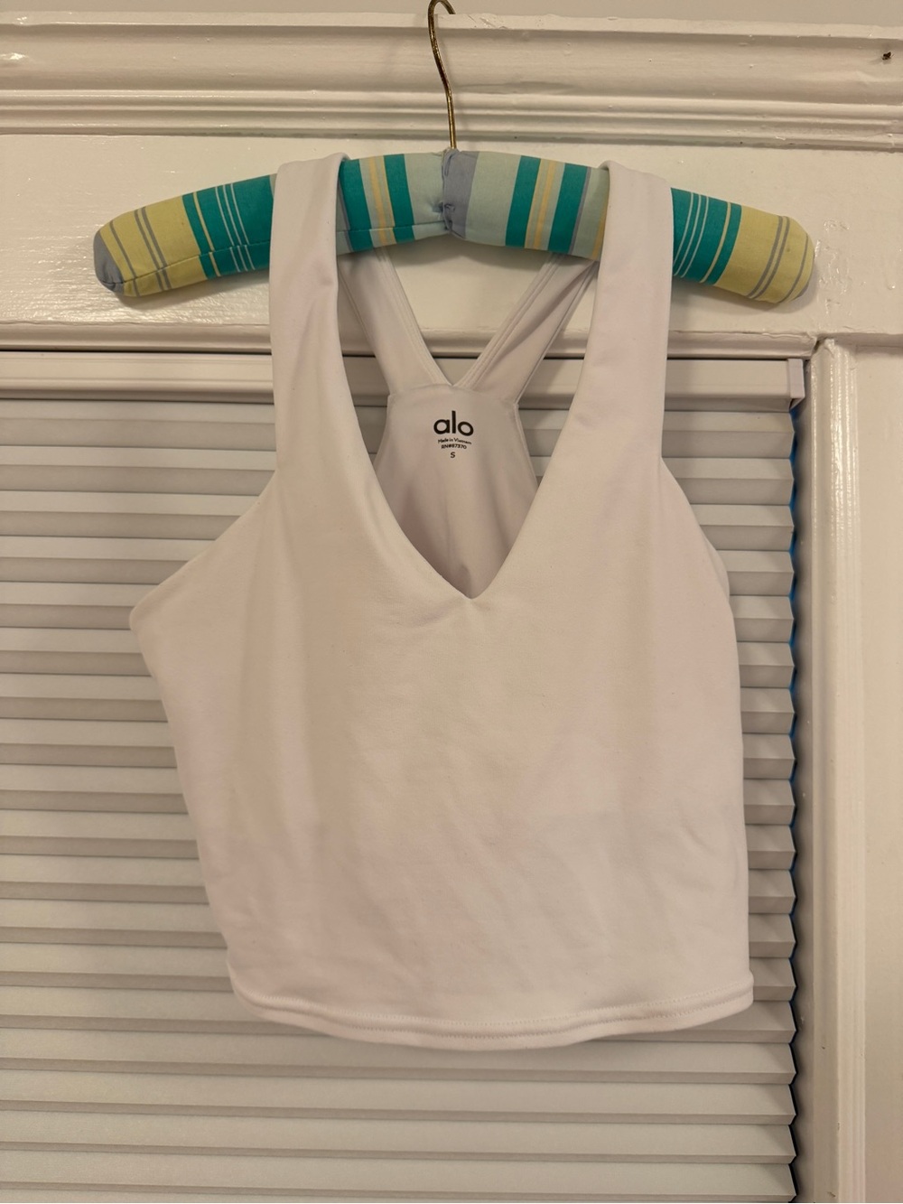 Alo Women’s White V-Neck Racerback Cropped Tank